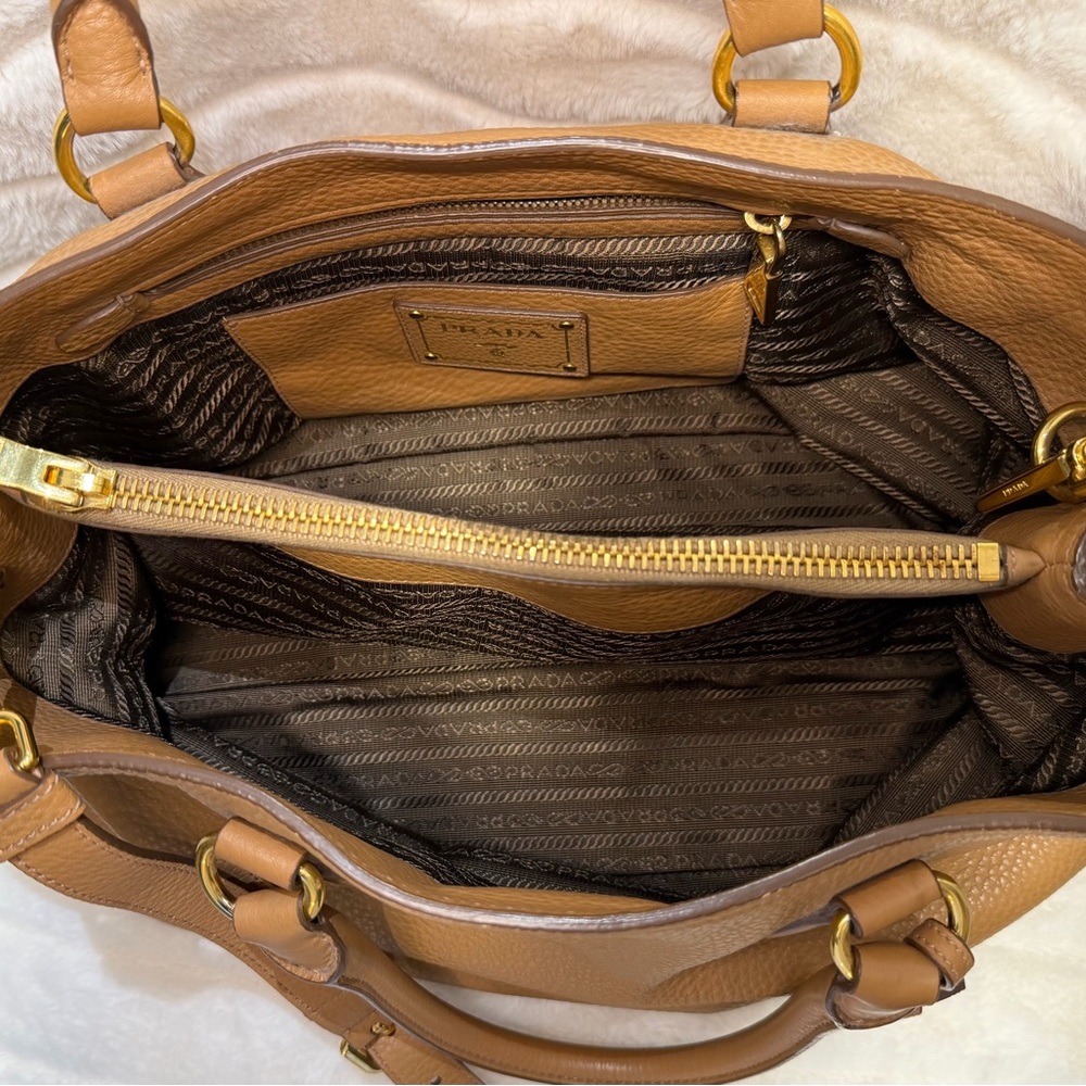 Prada Women's Brown Leather Shoulder Bag Vitello Daino Leather - Picture 9 of 10